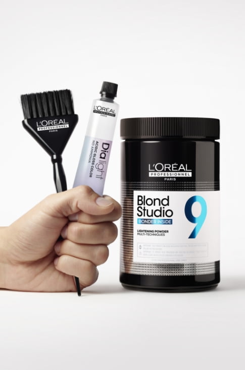 Image combined of Dia light product blond studio 9 product and L'oréal Pro brush