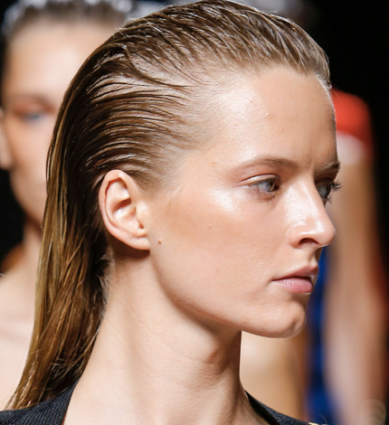 The Wet Look For Long Hair: Diving Into This Hairstyle Trend! - L'Oréal  Professionnel