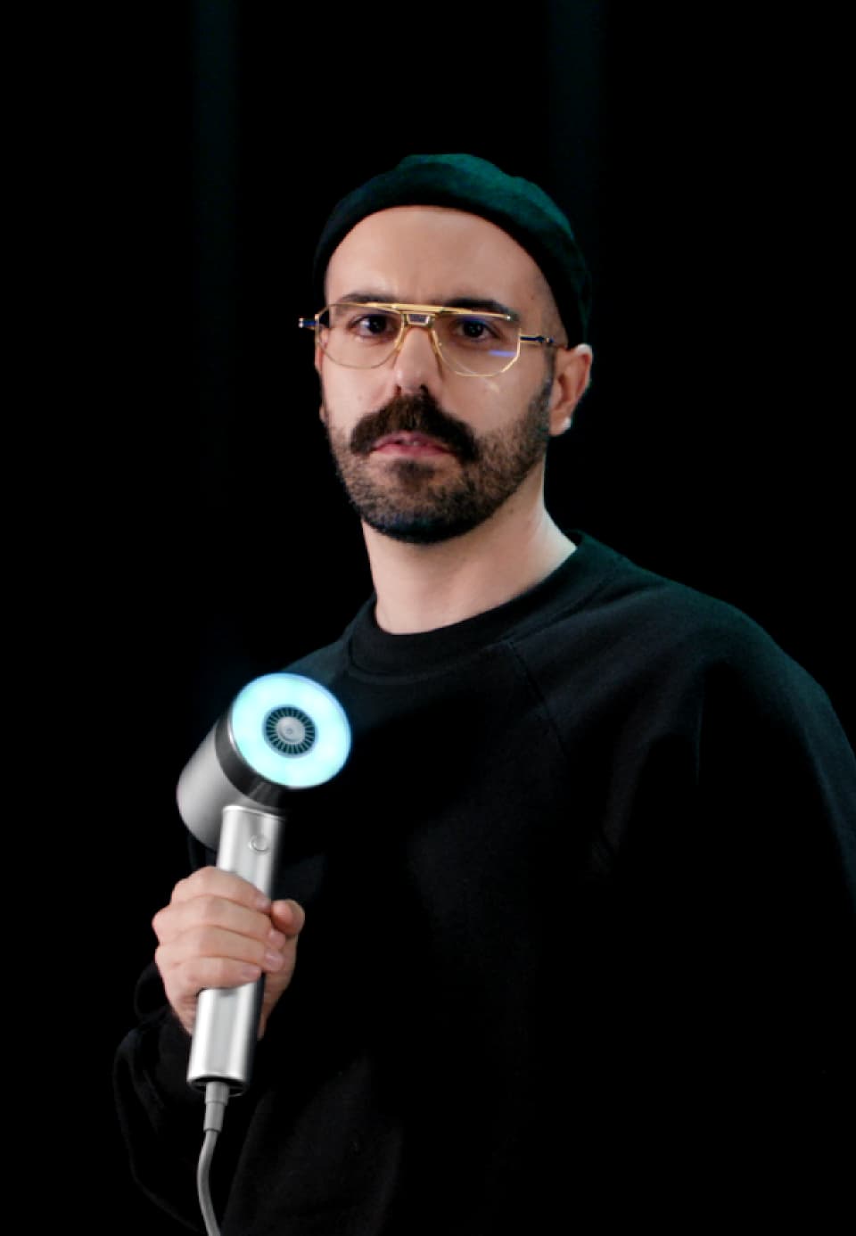 Portrait of Claudi Pacheco holding the AirLight Pro hairdryer